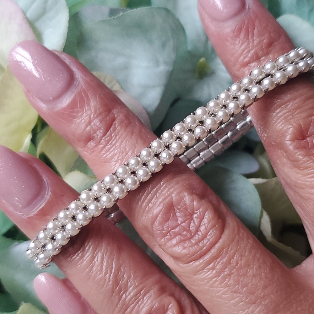 Minimalist Stretch Beaded Bracelet 6 1/2 inch